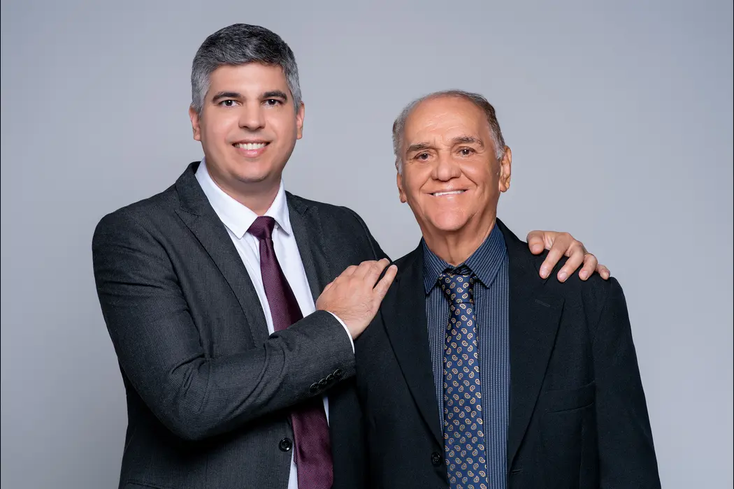 Dr. Milton Moraes Filho com o pai, Dr. Milton Moraes, fundador do Instituto de Olhos de Colatina